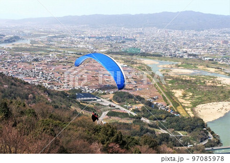 紀の川フライトパークから紀の川市方面に飛ぶ 和歌山県 紀の川フライトパークから紀の川市方面に飛ぶ 和歌山県 97085978