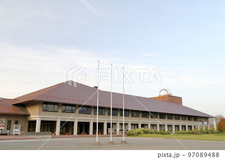 川中島古戦場の公園内にある総合博物館(長野市立博物館、八幡原史跡公園 長野県 長野市) 川中島古戦場の公園内にある総合博物館(長野市立博物館、八幡原史跡公園 長野県 長野市) 97089488
