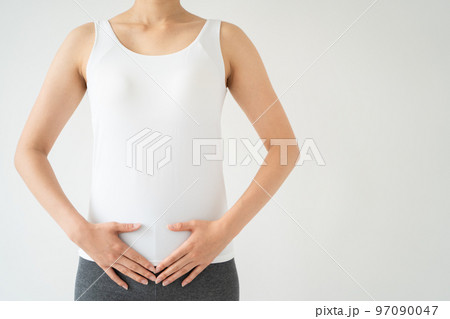 女性　お腹　イメージ 97090047