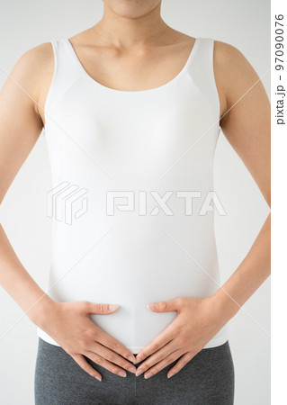 女性　お腹　イメージ 97090076