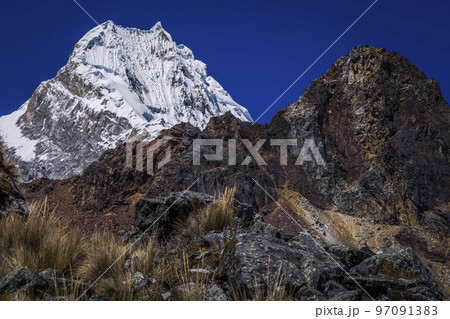 Huascaran Mountain massif in Cordillera Blanca, snowcapped Andes, Ancash, Peru Huascaran Mountain massif in Cordillera Blanca, snowcapped Andes, Ancash, Peru 97091383