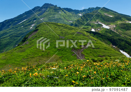 御田ヶ原付近から見る夏の鳥海山 御田ヶ原付近から見る夏の鳥海山 97091487