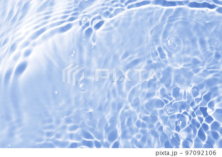 夏の海のような波紋の出ている水面の写真 夏の海のような波紋の出ている水面の写真 97092106