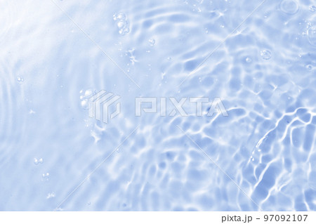 夏の海のような波紋の出ている水面の写真 夏の海のような波紋の出ている水面の写真 97092107