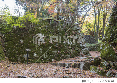 高取城跡の大手門跡／奈良県【国指定史跡・日本三大山城・日本百名城】 97092638