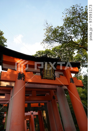 伏見稲荷大社、ふしみいなりたいしゃ、京都、伏見区、神社、名神大社、単立神社、 稲荷神社、稲荷山、本殿 97093173