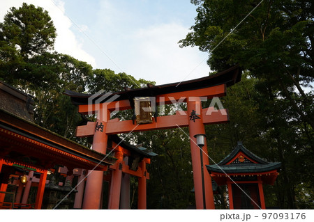 伏見稲荷大社、ふしみいなりたいしゃ、京都、伏見区、神社、名神大社、単立神社、 稲荷神社、稲荷山、本殿 伏見稲荷大社、ふしみいなりたいしゃ、京都、伏見区、神社、名神大社、単立神社、 稲荷神社、稲荷山、本殿 97093176