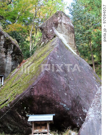縄文時代の史跡、岩屋岩蔭遺跡、いわやいわかげいせき、岐阜県下呂市金山町、飛騨街道、 金山巨石群 縄文時代の史跡、岩屋岩蔭遺跡、いわやいわかげいせき、岐阜県下呂市金山町、飛騨街道、 金山巨石群 97094057