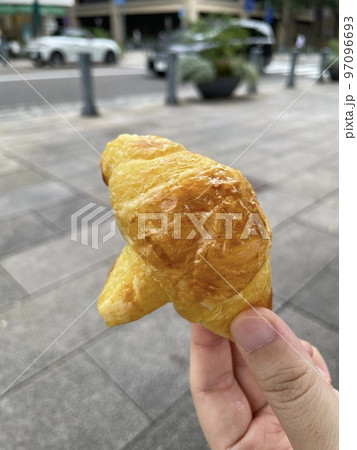 サクサクのミニクロワッサン(ベーカリー) サクサクのミニクロワッサン(ベーカリー) 97096693