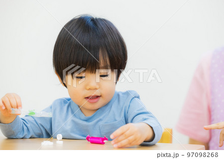 保育　運動　習い事　幼児　 97098268