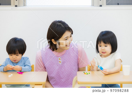保育　運動　習い事　幼児　 97098288