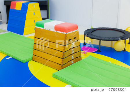 保育　運動　習い事　幼児　 97098304