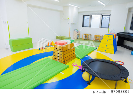 保育　運動　習い事　幼児　 97098305