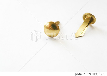 金色の割りピン 97098922