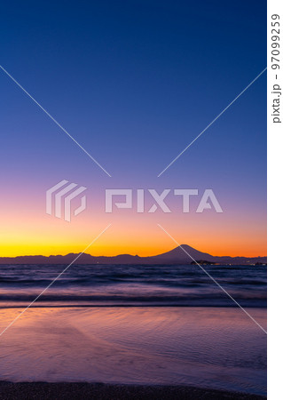 【神奈川県】逗子海岸からの夕景 【神奈川県】逗子海岸からの夕景 97099259