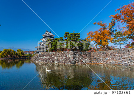 秋の長野県松本市内ぶらぶら散歩、国宝松本城、 97102361