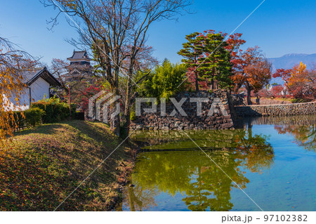 秋の長野県松本市内ぶらぶら散歩、国宝松本城、 97102382