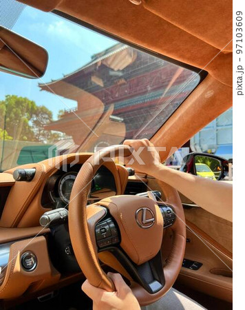 東京でレクサスでドライブ 97103609