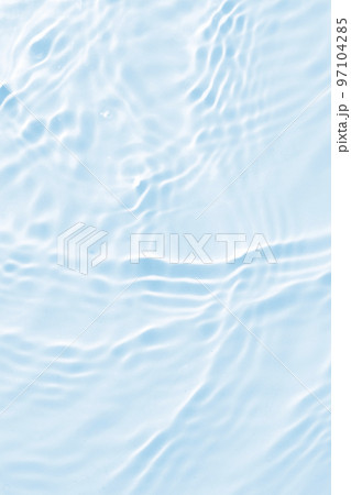 夏の海のような波紋が出ている水面 夏の海のような波紋が出ている水面 97104285