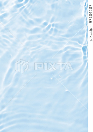 夏の海のような波紋が出ている水面 夏の海のような波紋が出ている水面 97104287