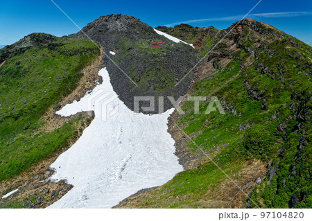 外輪山から見る夏の鳥海山山頂 外輪山から見る夏の鳥海山山頂 97104820