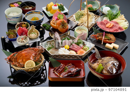 日本の格式高い会席料理 97104891
