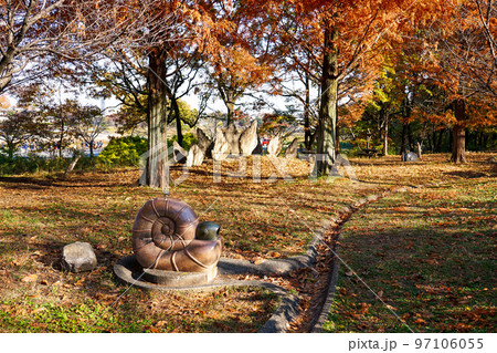 ステゴサウルス板骨の小径　阿須運動公園　古代広場（埼玉県飯能市） 97106055