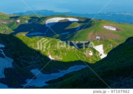 鳥海山から見る朝の御浜方面と日本海 鳥海山から見る朝の御浜方面と日本海 97107982