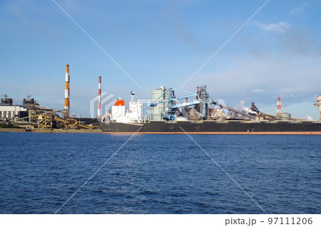 水島工業地帯の製鉄所の景色 97111206