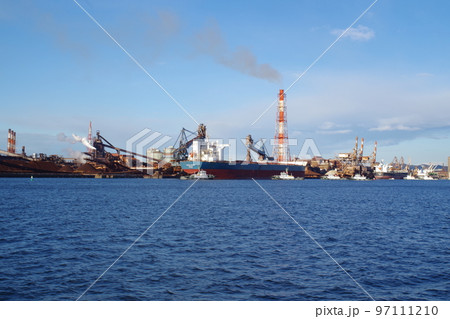 水島工業地帯の製鉄所の景色 97111210