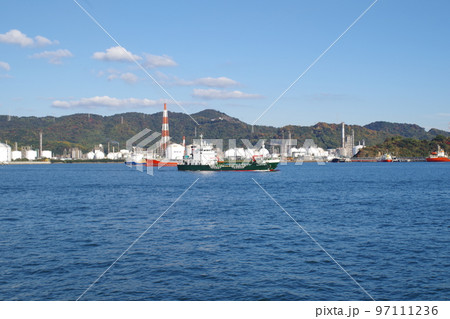 水島工業地帯の石油コンビナートの景色 水島工業地帯の石油コンビナートの景色 97111236