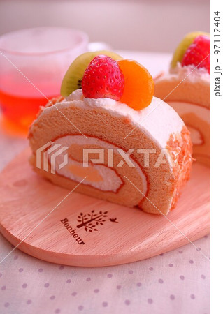 ロールケーキと紅茶 ロールケーキと紅茶 97112404