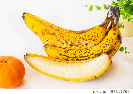 完熟したバナナ 97112760
