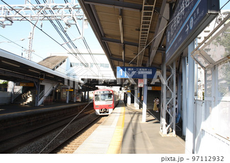 花月総持寺駅　京急線　ホームの景色 97112932