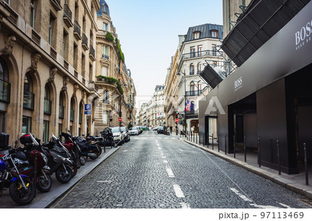 パリの裏通り　ガリレ通り 97113469