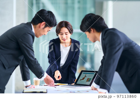 ビジネス　若手 97113860