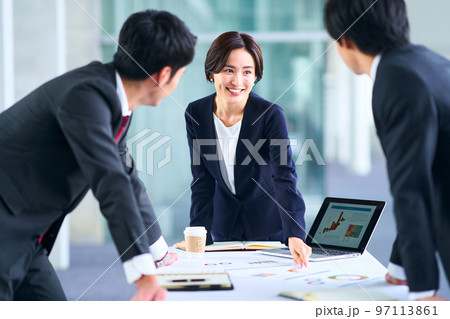 ビジネス　若手 97113861