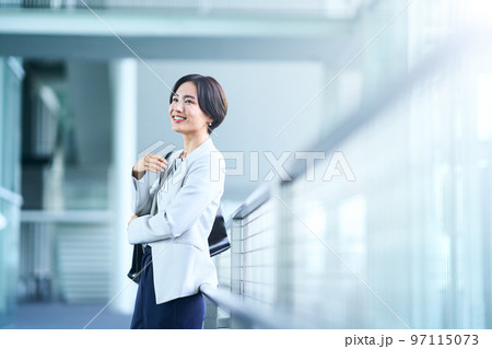 ビジネスシーン　若手 97115073