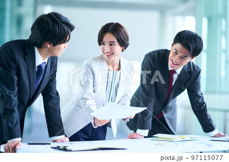 ビジネスシーン 若手 ビジネスシーン 若手 97115077