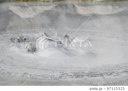大地の芸術? 温泉湧出 大地の芸術? 温泉湧出 97115325