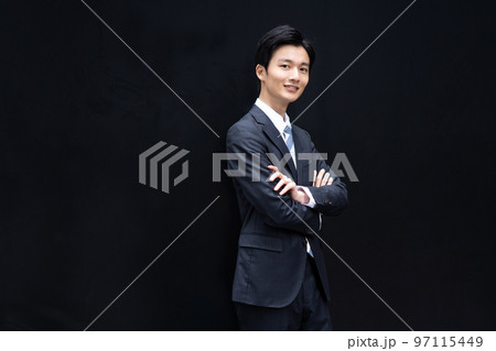 ビジネスマンのポートレイト 97115449