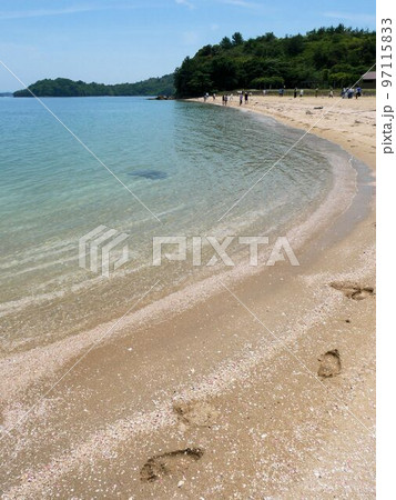 熊本県上天草市　西目海水浴場の砂浜 97115833