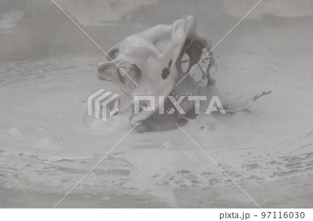 大地の芸術? 温泉湧出 大地の芸術? 温泉湧出 97116030