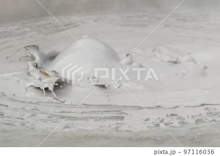 大地の芸術？　温泉湧出 97116036