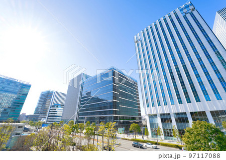 【神奈川県】1月・爽やかな青空、横浜の都市風景 97117088