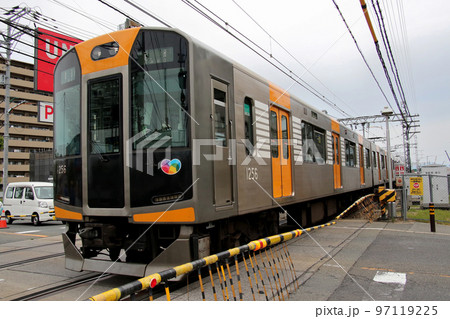 阪神なんば線福駅に入線する阪神1000系･1206F編成　先頭車両番号1256 97119225