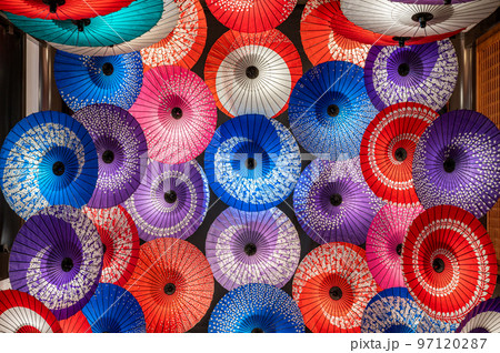 法多山尊永寺の和傘アート 97120287