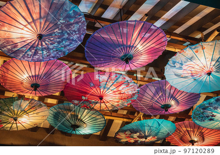 法多山尊永寺の和傘アート 97120289