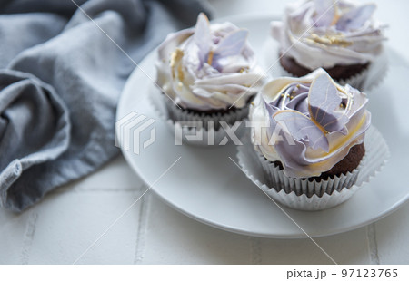 Cupcakes with butterfly decorations 97123765