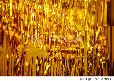 Festive golden tinsel 97127093